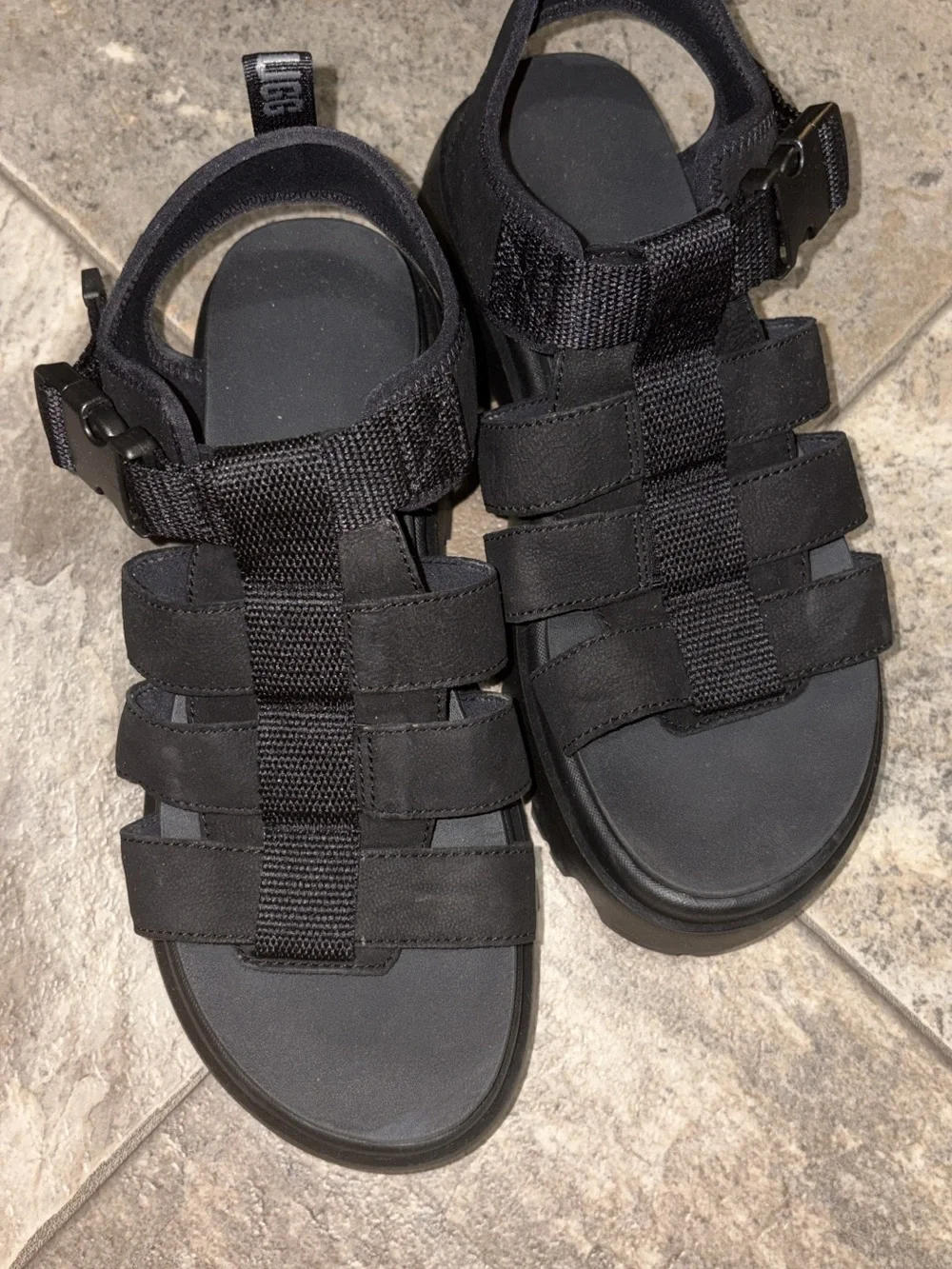 UGG WOMENS BUCKLE PLATFORM SANDALS